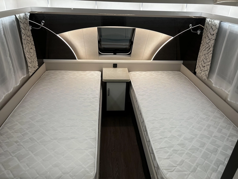 Hobby Excellent 460 SL Met mover en luifel  foto: 10