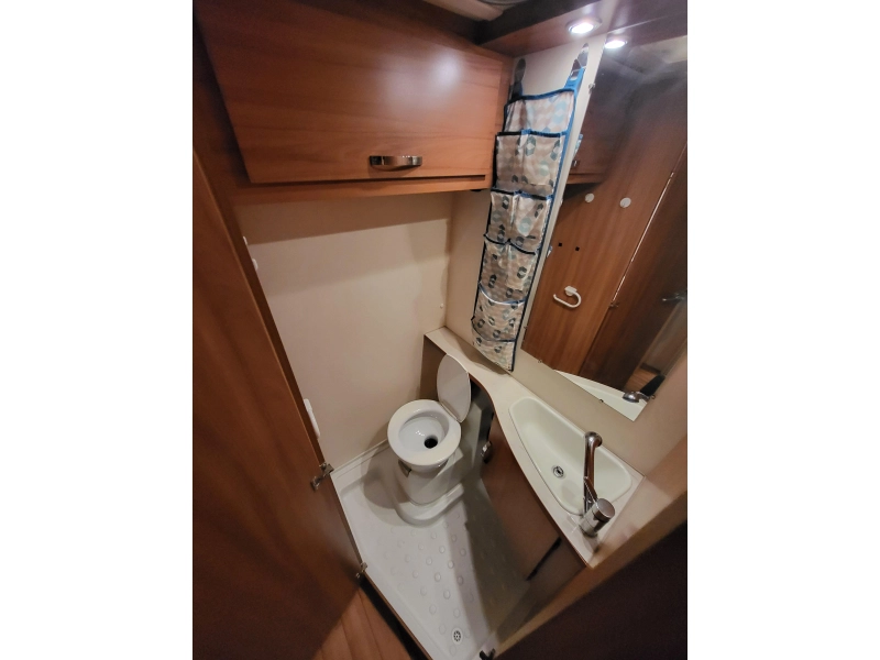 Weinsberg CaraOne 420 QD met Unico Verona  foto: 9