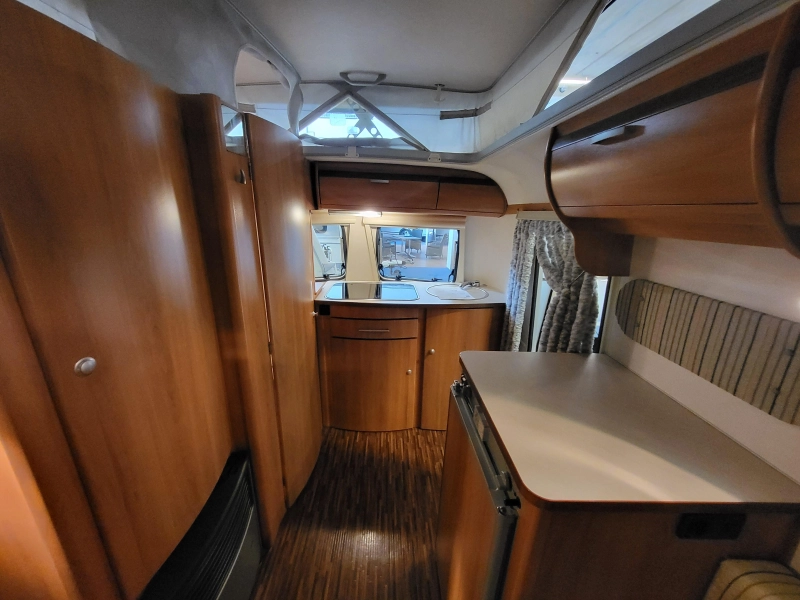 Eriba Touring Triton 420 GT netjes en compleet  foto: 9