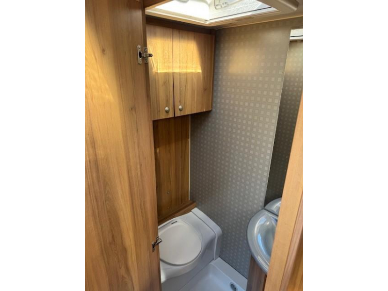 Bürstner Averso 420 TS mover voortent zakluifel  foto: 15