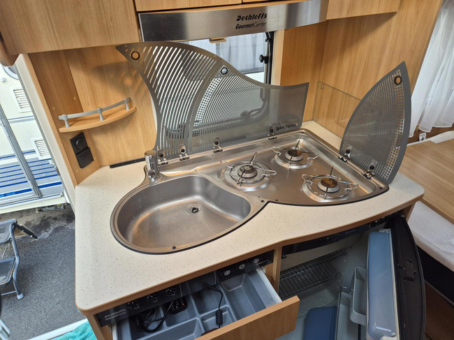 Dethleffs 430 DB Vast bed, mover, Voortent met aanbouw Bovag foto: 13