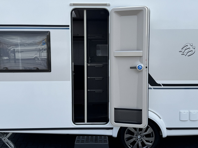 Knaus Sport 450 FU E-Power selection met fransbed **Airco/Cassetteluifel/Fietsendrager/1e eigenaar/Nieuwstaat caravan** foto: 21