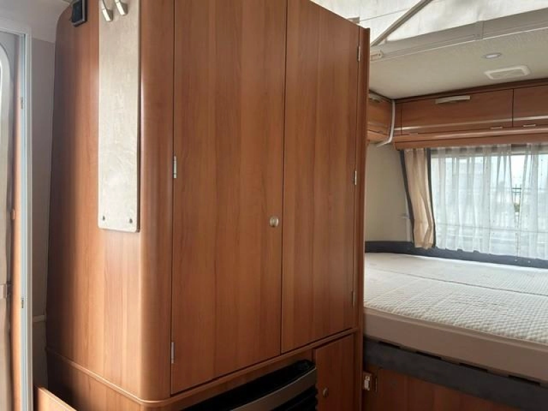 Eriba Touring Triton 418 UNICO VOORTENT  foto: 6