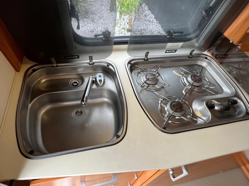 Kip Kompakt 37 EK mover, voortent, luifel  foto: 11