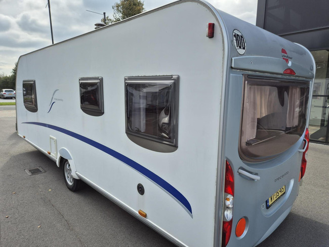 Bürstner 525 TS Belcanto Queens bed kleine voortent