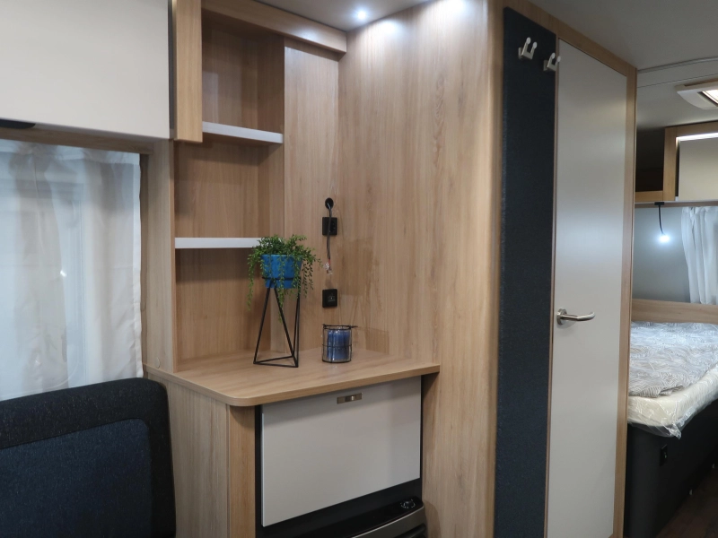 Knaus Sport 460 EU ENKELE BEDDEN / RUIME ZIT  foto: 7