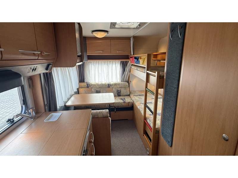 Knaus Sudwind 495 TK kinderkamer rondzit 