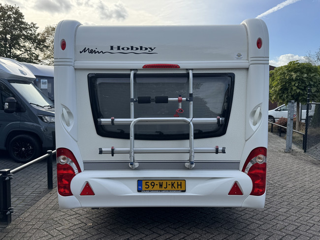 Hobby Excellent 495 UL met ENKELE BEDDEN en grote rondzit **Mover/Reservewiel/XXL Koelkast/Fietsendrager voor & achter/Zeer nette staa