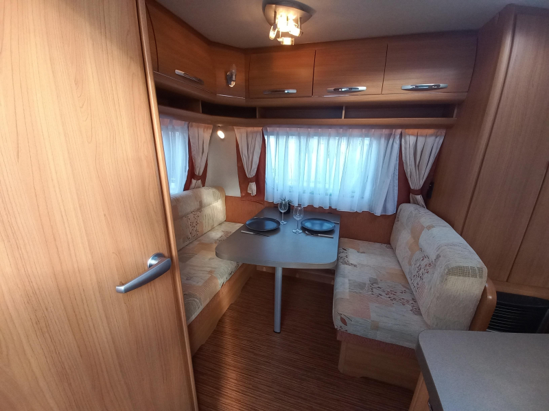 Hobby De Luxe 400 SF voortent-luifel-mover-etc  foto: 6