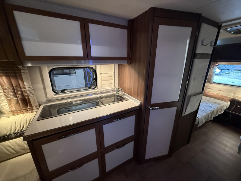 Bürstner Trecento 525 TL 2 BEDDEN RONDZIT TOPSTAAT  foto: 10