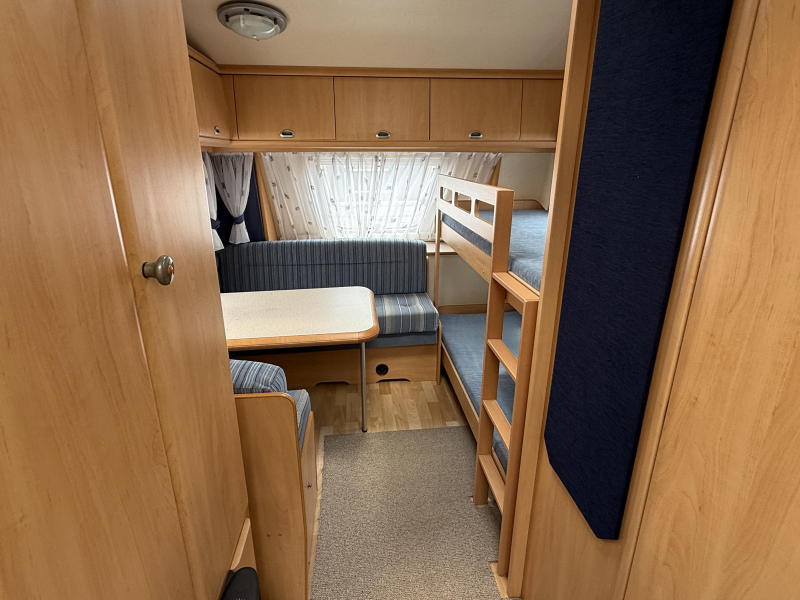 Hobby De luxe Easy 540 UK kinderkamer rondzit  foto: 11