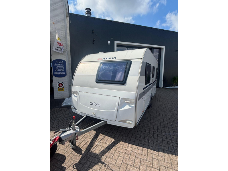 Adria Adora 462 PU voortent, fietsenrek.  foto: 16