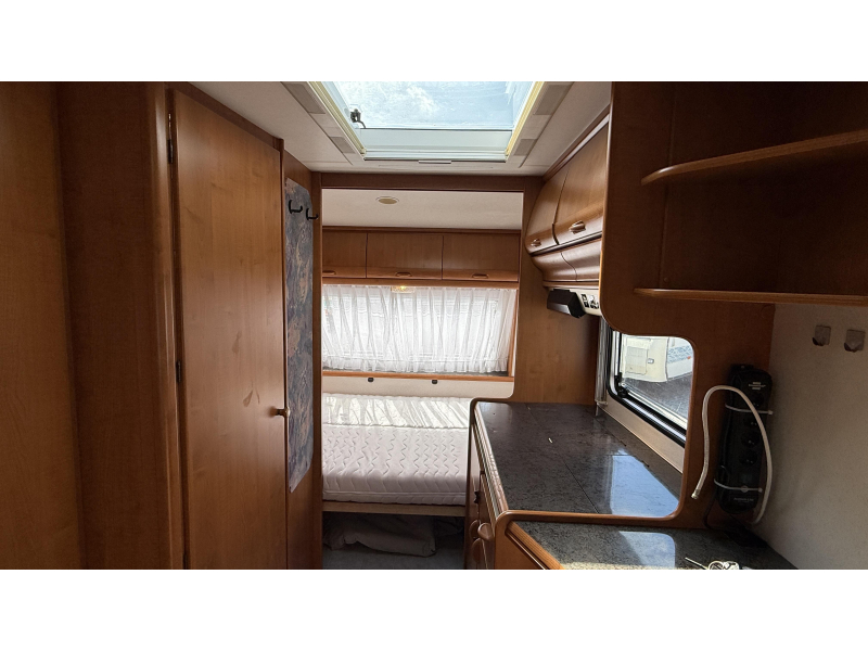 Hobby Excellent 470 rondzit bed toilet 