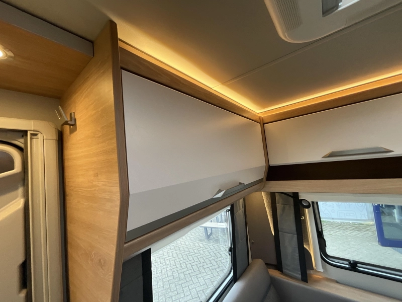 Knaus Sudwind Black Selection 460 EU MOVER-THULE LUIFEL-VLOERV  foto: 16