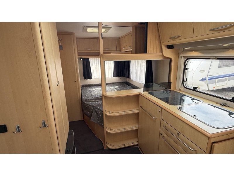 Chateau Calista 450 FHU frans bed rondzit toilet 