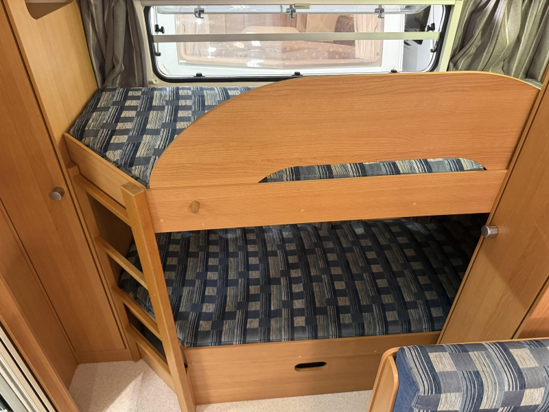 Knaus Sport 500 FDK STAPELBED VASTBED ZITJE 