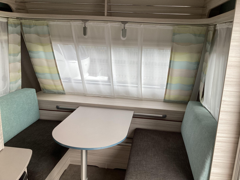 Dethleffs C'Joy 460 LE mover/ enkele bedden 