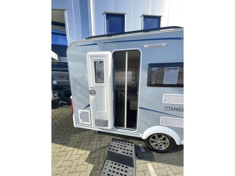 Caravelair Antares Titanium 390 COMPACT-VOORTENT  foto: 2