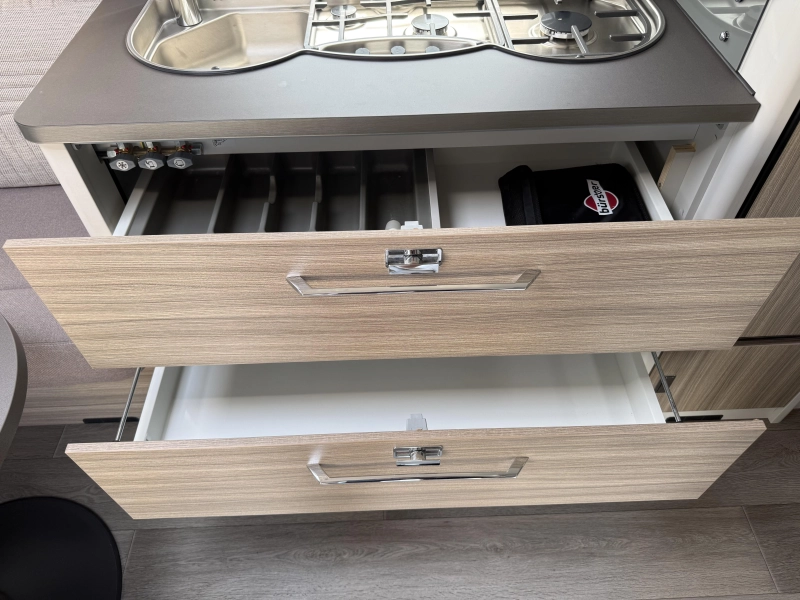 Bürstner Averso 490 TS FRANSBED RONDZIT LUIFEL  foto: 7