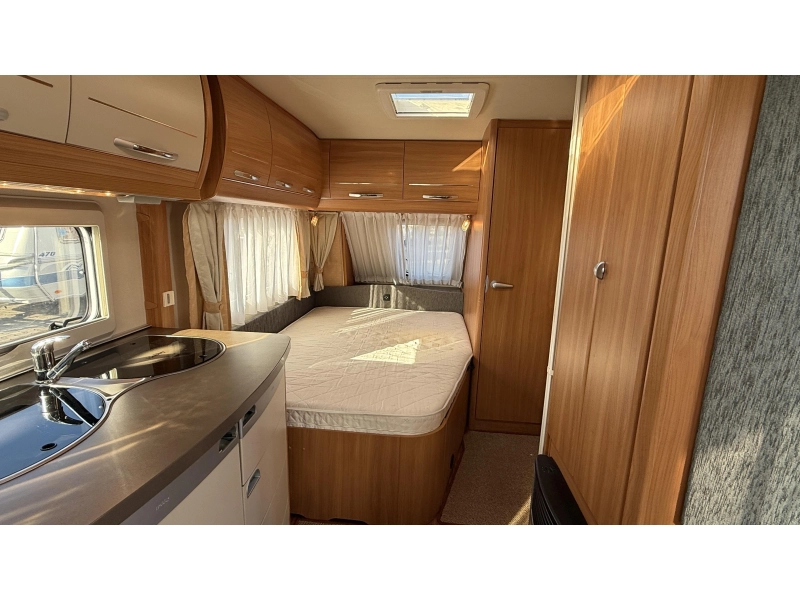 Hobby De Luxe 460 UFE frans bed rondzit toilet  foto: 9