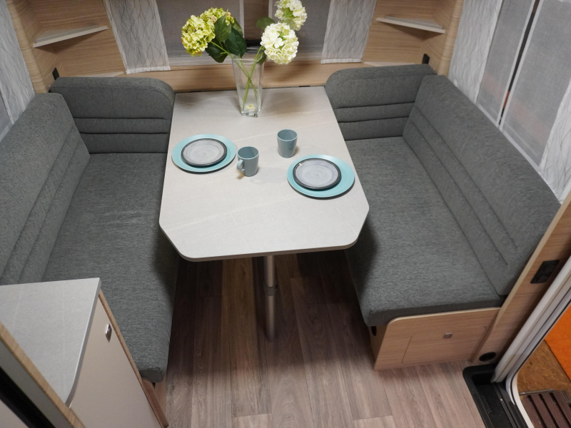 Fendt Bianco Activ 495 SFE MET MIDDEN-DWARS KEUKEN ! 