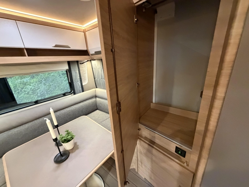 Knaus Sudwind Black Selection 500 EU enkele bedden / rondzit  foto: 10