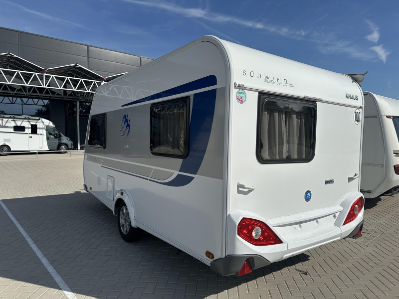 Knaus Sudwind Silver Selection 420 QD luifel - fietsdrager  foto: 2