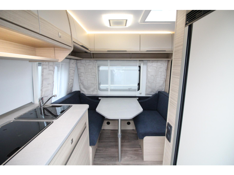 Fendt Bianco Activ 390 FHS Frans bed & hoge koelkast  foto: 5