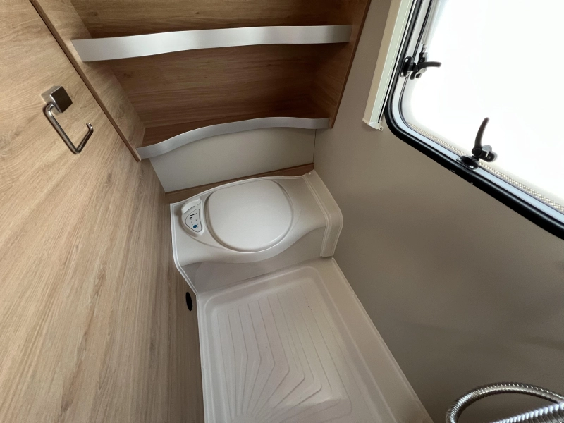 Knaus Sudwind 60 Years 450 FU voortent audioinstallatie  foto: 12