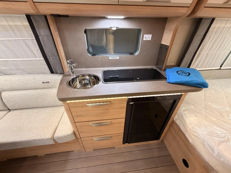 Knaus Sudwind Black Selection 450 FU +1700KG+Vloerverwarming  foto: 6
