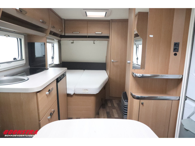 Knaus Sport 450 FU Middenkeuken Rondzit foto: 14