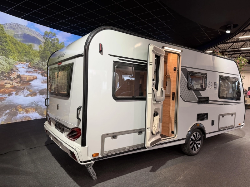 Knaus Sudwind Black Selection 500 EU enkele bedden / rondzit  foto: 2