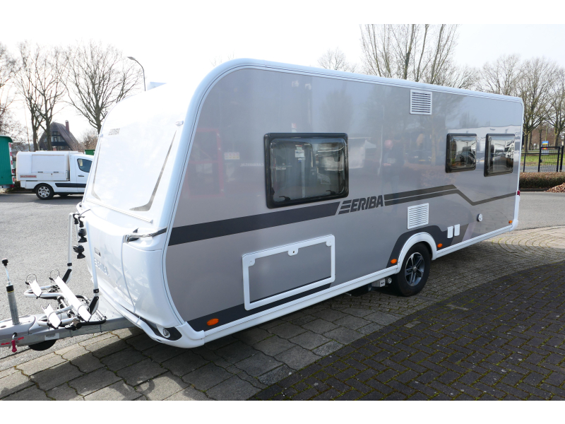 Eriba Nova 530 enk. bed zeer luxe 