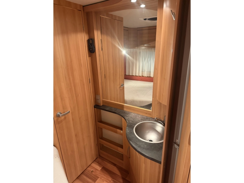 Eriba Sporting 465 FRANSB MOVER LUIFEL TENT  foto: 17