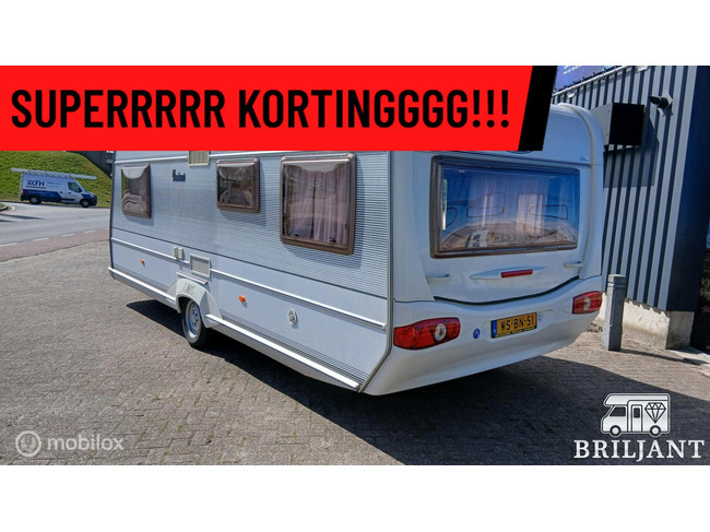 LMC 560K1 caravan.. enkelebedden/rondzit foto: 3