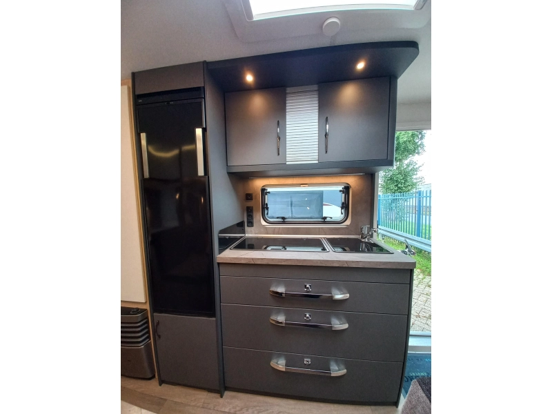 Hobby De Luxe 490 KMF 1800kg-vloerver-sfeerverl  foto: 7