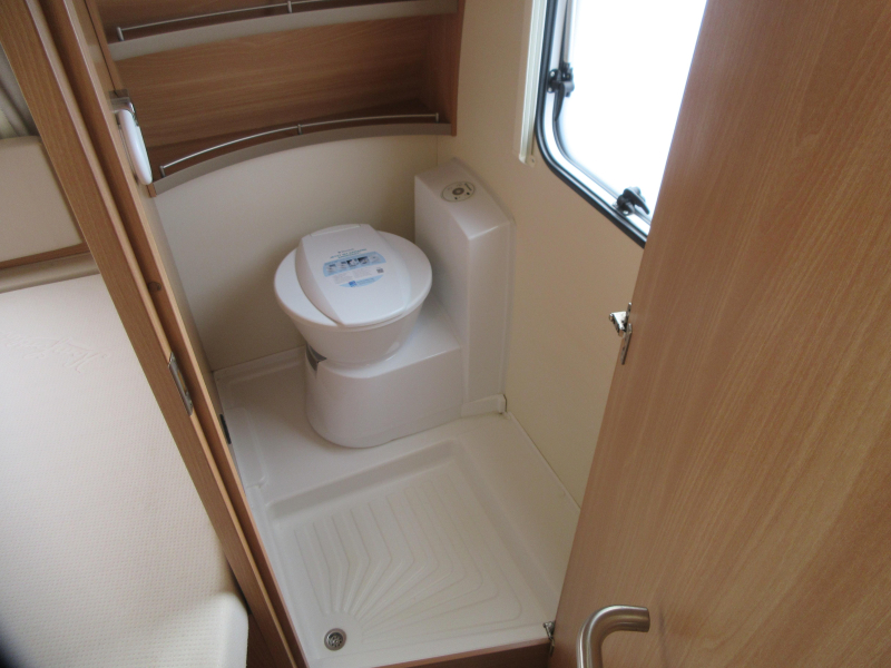 Knaus Sudwind 450 FU MOVER EN VOORTENT  foto: 12