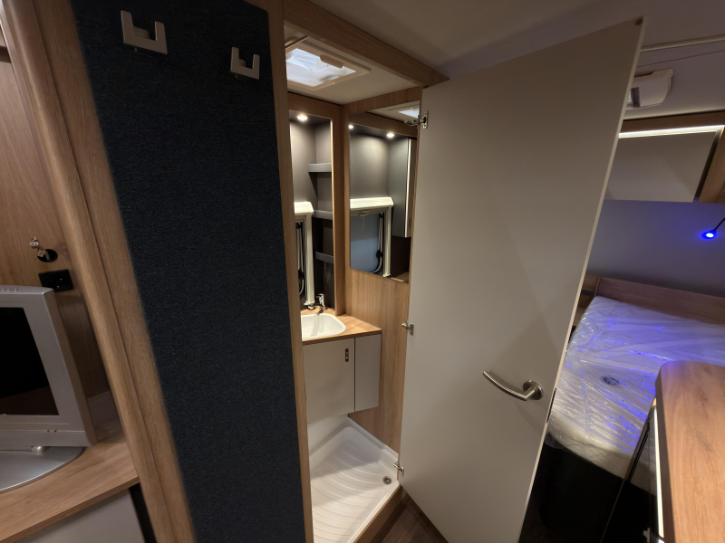 Knaus Sport 460 EU 1800 KG + Enkele Bedden  foto: 7