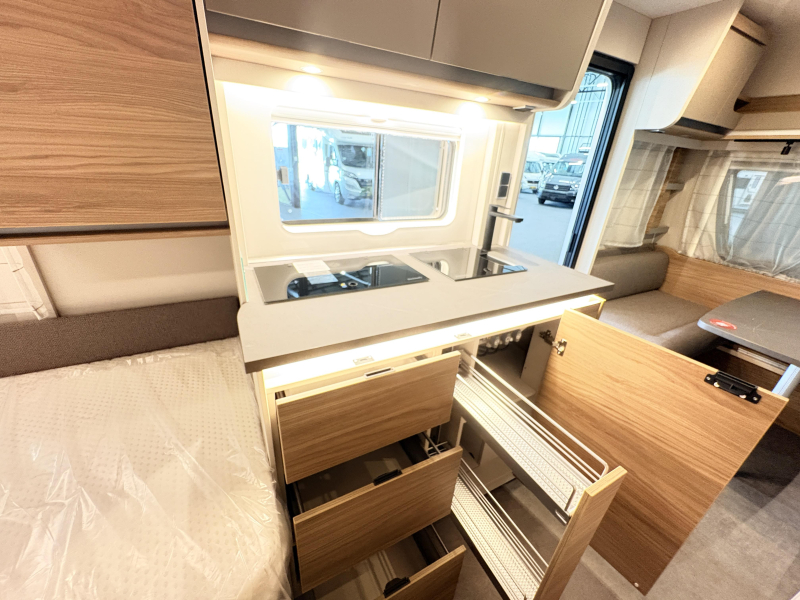Dethleffs Nomad 460 EL enkele bedden / buitengas  foto: 7