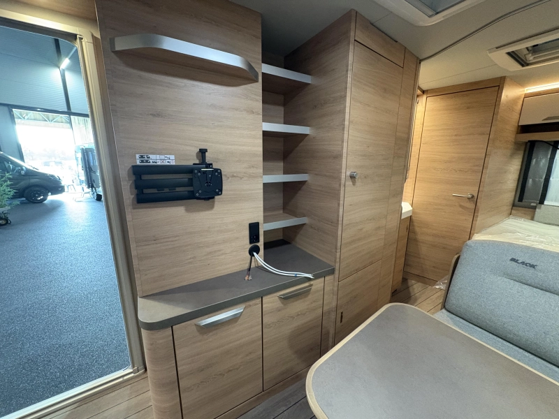 Knaus Sudwind Black Selection 500 PF kopkeuken / fransbed  foto: 10