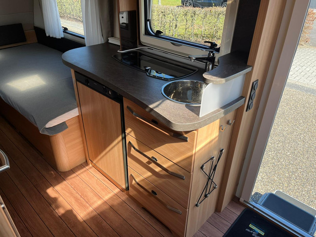 Knaus Südwind 500 EU Silver Selection | Elektrische Luifel | Vol Automatische Mover | Alko ATC Systeem | Boiler | Enkele bedden | Rondzit foto: 18