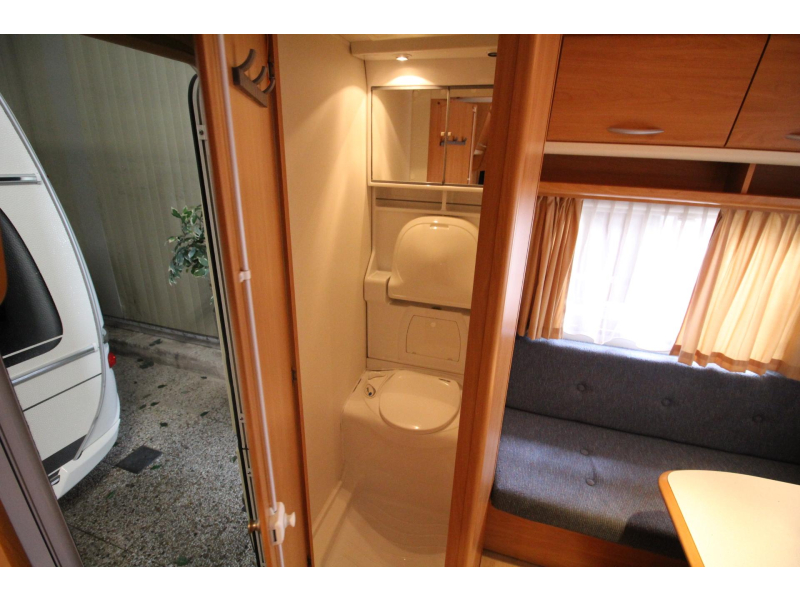 Chateau Caratt 390 TZF Voortent, Fietsenrek V+A  foto: 17