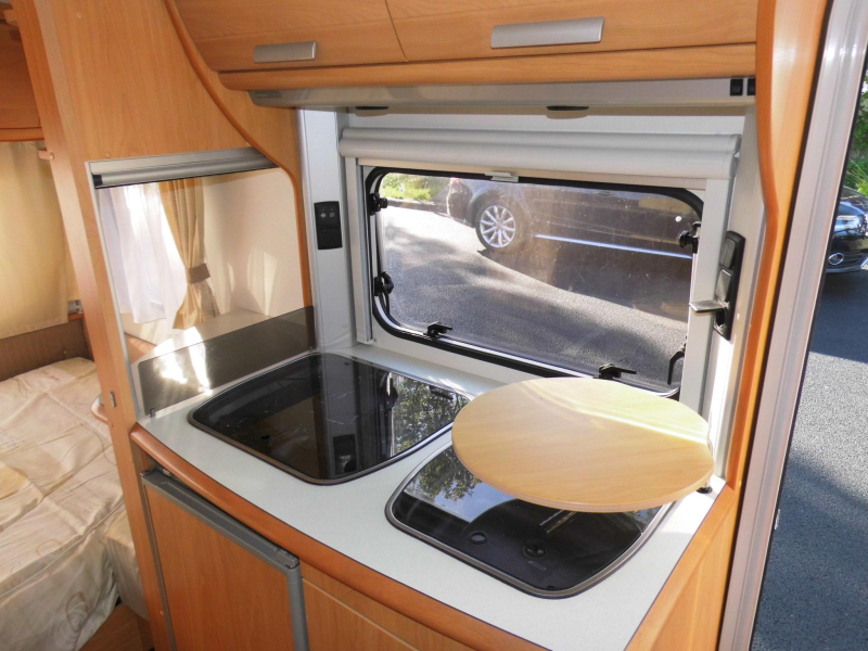 Chateau Caratt Nice 430 DB Mover, voortent 