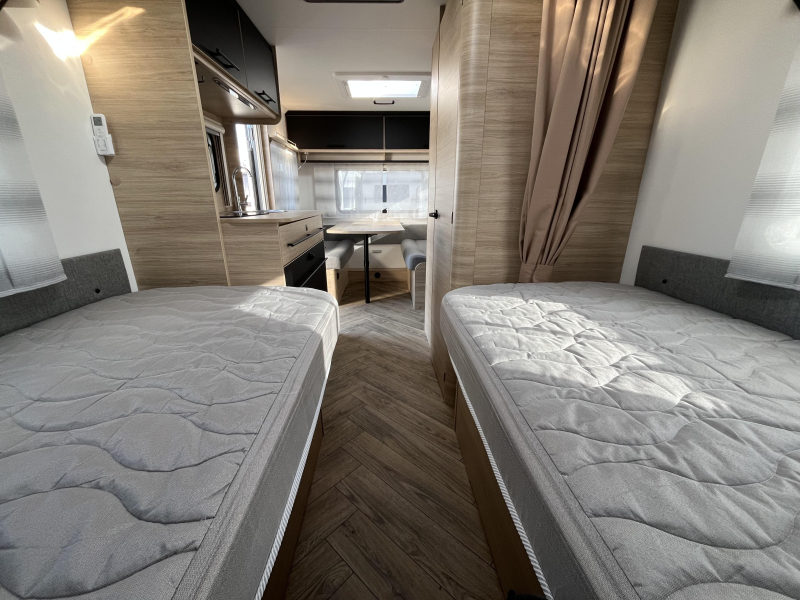 Caravelair Sport Line 492 Unico Verona Prs-voorwand 