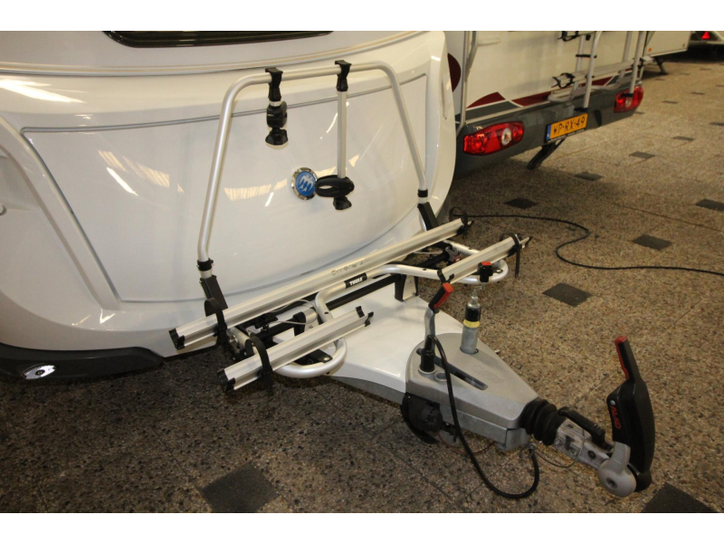 Knaus Sudwind Silver Selection 420 QD Mover Thule 6300 Voortent  foto: 23