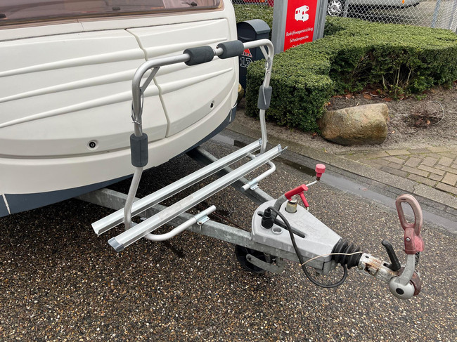 HOME-CAR Racer 45 Spirit | Fransbed | Dinette | Fietsenrek voor | Kachel | Koelkast | Toilet en wasbak foto: 23