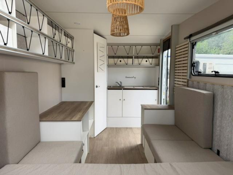 Hobby Beachy 420 lichte caravan  foto: 8