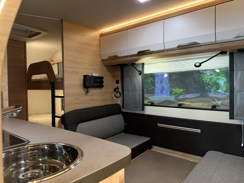 Knaus Sudwind Black Selection 500 QDK stapelbed / dwarsbed  foto: 12