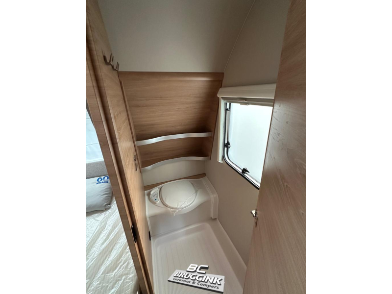 Knaus Sudwind 60 Years 500 FU Frans Bed Campovolo grijs  foto: 9