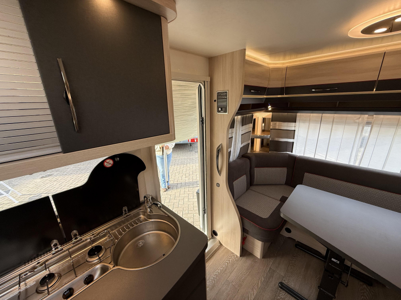 Hobby De Luxe Edition 495 UL 2 BEDDEN MOVER LUIFEL TOP  foto: 12